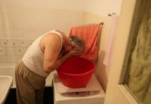 REVOLTĂTOR! Peste 70% din populaţia judeţului Teleorman se spală… în lighean