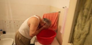 REVOLTĂTOR! Peste 70% din populaţia judeţului Teleorman se spală… în lighean