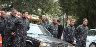 Tânăra poliţistă, decedată într-un accident rutier, condusă pe ultimul drum de camarazi
