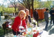 „Tradiții si obiceiuri de Paste” – expoziție cu vânzare in parcul central din Rosiorii de vede