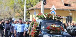 Poliţistul Cristi Bălan, decedat in accident, condus pe ultimul drum de către sute de colegi