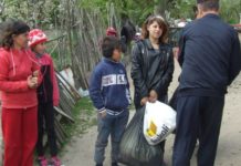 Pompierii teleormăneni au donat alimente şi rechizite şcolare pentru cinci copii din comuna Trivale Moşteni pompierii teleormaneni au facut donatii copiilor orfani