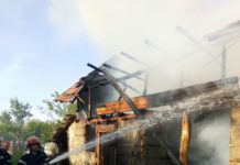 Atenție părinți nu lăsați copii nesupravegheati! Un copil de 4 ani a dat foc magaziei după ce s-a jucat cu chibriturile!