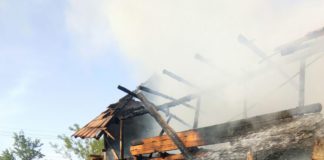 Atenție părinți nu lăsați copii nesupravegheati! Un copil de 4 ani a dat foc magaziei după ce s-a jucat cu chibriturile!