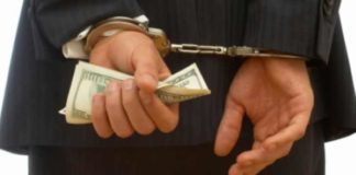 AVOCAT REȚINUT PENTRU TRAFIC DE INFLUENȚĂ ÎN FORMĂ CONTINUATĂ