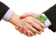 CORUPŢIE LA CONSILIUL JUDEŢEAN. SECRETARUL A FOST TRIMIS ÎN JUDECATĂ PENTRU TRAFIC DE INFLUENŢĂ Secretarul CJ Giurgiu trimis in judecata pentru coruptie