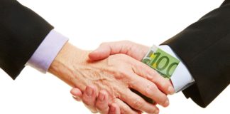 CORUPŢIE LA CONSILIUL JUDEŢEAN. SECRETARUL A FOST TRIMIS ÎN JUDECATĂ PENTRU TRAFIC DE INFLUENŢĂ Secretarul CJ Giurgiu trimis in judecata pentru coruptie