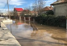 Inundaţii în PLOSCA şi PERETU! Apa a intrat în câteva zeci de gospodării