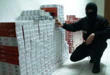 Contrabandişti de ţigări prinşi în flagrant cu 4.500 de pachete de ţigarete şi 237 de bancnote false