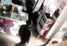 Doi minori cu vârste cuprinse între 14 și 15 ani au dat o spargere într-un magazin. Aceștia au furat băuturi alcoolice și țigări Minori la furat țigări si băuturi alcoolice