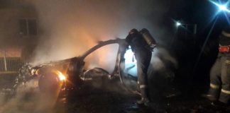 Un BMW Seria 7, distrus intr-un incendiu în localitatea Frăsinet. Poliţia a preluat cazul pentru depistarea vinovatului