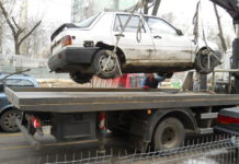 A început ridicarea mașinilor abandonate pe domeniul public