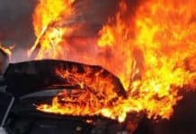 O maşină a luat foc, în miez de noapte, în comuna Poroschia