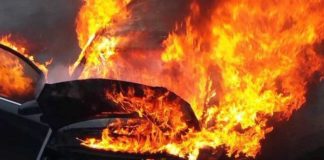 O maşină a luat foc, în miez de noapte, în comuna Poroschia