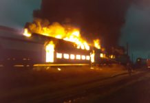 VIDEO/Un tren de călători a luat foc în gara Măldăieni