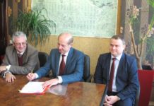 Primarul Municipiului Alexandria, Victor Drăgușin, a semnat contractul de finantare a proiectului „Reducerea emisiilor de carbon în Municipiul Alexandria, prin adoptarea unui transport public ecologic” "Reducerea emisiilor de carbon în Municipiul Alexandria, prin adoptarea unui transport public ecologic"