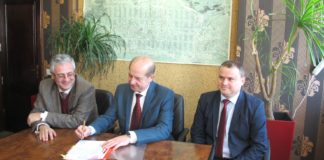 Primarul Municipiului Alexandria, Victor Drăgușin, a semnat contractul de finantare a proiectului „Reducerea emisiilor de carbon în Municipiul Alexandria, prin adoptarea unui transport public ecologic” "Reducerea emisiilor de carbon în Municipiul Alexandria, prin adoptarea unui transport public ecologic"