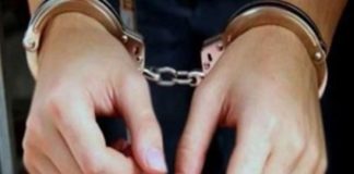 A ajuns în arest după ce a șantajat o femeie că îi publică niște poze în ipostaze indecente Bănuită de înșelăciune, tentativă la înșelăciune și fals în înscrisuri sub semnătură privată, reținută de polițiști