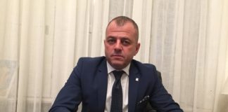 Cristi Barbu: “Suntem toți solidari și trebuie sa fim uniti pentru a trece peste acest impas“ Cristi Barbu: "Suntem toți solidari și trebuie sa fim uniti pentru a trece peste acest impas."