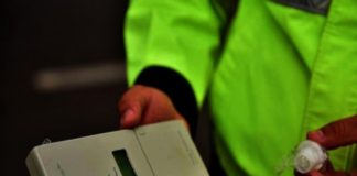 Bărbat prins băut la volan, fără permis și cu mașina neînmatriculată. Amendă de 20.000 de lei pentru nerespectarea restricțiilor de circulație