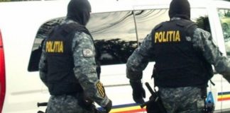 Percheziții la membrii unei grupări infracționale specializate în înșelăciuni cu locuri de muncă în străinătate