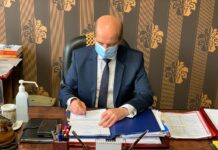 Primarul Victor Drăgușin a semnat contractul de reabilitare a clădirii de laboratoare a Liceului Rulmentul