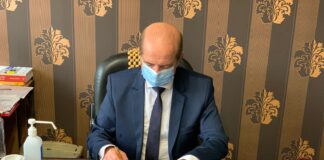 Primarul Victor Drăgușin a semnat contractul de reabilitare a clădirii de laboratoare a Liceului Rulmentul