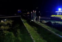 Tragedie! Un autoturism a fost spulberat de tren!