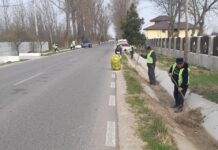 40 de voluntari au răspuns apelului primarului Aurelian Neagoe și s-au alăturat campaniei de ecologizare a comunei Tătărăștii de Jos
