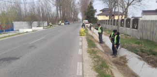 40 de voluntari au răspuns apelului primarului Aurelian Neagoe și s-au alăturat campaniei de ecologizare a comunei Tătărăștii de Jos