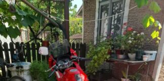 Accident cu victime, la Orbeasca de sus – Doi bărbați au ajuns la spital în urma impactului dintre o mașină și o motocicletă condusă de un șofer băut