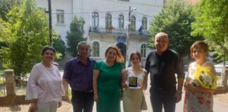 Absolventa de zece a Colegiului Anastasescu, premiată de PNL Roșiorii de Vede