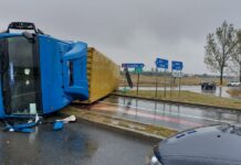 Autotren răsturnat în intersecția DJ612A cu E70