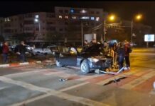 A intrat cu mașina într-un stâlp de iluminat, după ce s-a urcat la volan sub influența alcoolului