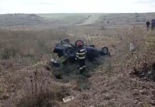 Două mașini implicate într-un accident pe DJ504, la intrare în Lăceni