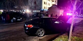 Două mașini distruse într-un accident pe strada Al. Ghica din Alexandria