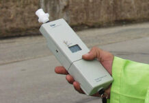 Reținut după ce a fost prins la volan băut și fără permis