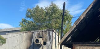 Casă din centrul municipiului Roșiori de Vede, cuprinsă de flăcări