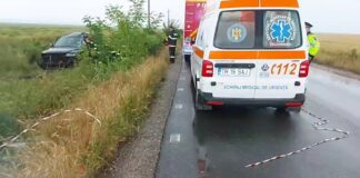 A ajuns la spital după ce a intrat cu mașina în stâlp