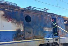 Tren cuprins de flăcări în apropiere de gara din Videle – 250 de persoane s-au autoevacuat