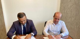 Se modernizează sistemul de iluminat din Alexandria – Primarul Victor Drăgușin a semnat contractul de achiziție publică pentru proiectarea și execuția lucrărilor