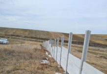 Gardul de împrejmuire a cimitirului nou din Băbăița a fost distruș; lucrarea de construire fusese demarată de curând