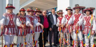 Festivalul “Tradiție și Dans în Conțești” a ajuns la a II-a ediție/ Senatorul Eugen Pîrvulescu: “Un eveniment bine organizat, cu mulți copii talentați și artiști de excepție”