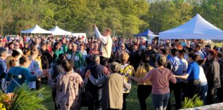 VIDEO/ Sărbătoarea Bujorului Românesc – Cântec, dans și voie bună, la Troianul