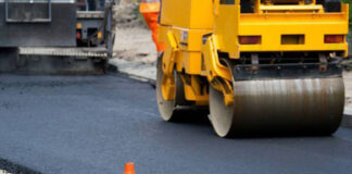 A început asfaltarea drumurilor comunale din Nanov/ Adrian Ghene: „Este un proiect complex, de aceea vă rog să fiți răbdători”