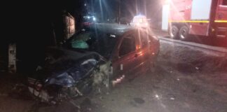 Două victime în urma a două accidente rutiere produse pe drumurile din județ duminică dimineață – Mașină intrată în gard, la Baciu și TIR răsturnat la Roșiori de Vede