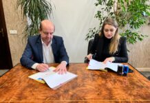 Primarul Victor Drăgușin a semnat contractul de achiziție publică pentru reabilitarea termică a Liceului Teoretic „Constantin Noica”