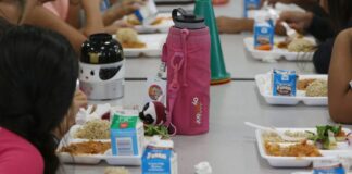 Alte 16 școli din județ, incluse în programul „Masă Caldă”/ Adrian Gâdea: “Educația și sănătatea, în centrul atenției!”