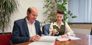 Primarul Victor Drăgușin a semnat contractul de achiziție publică pentru dotarea cu mobilier a unităţilor de învăţământ din Alexandria