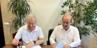 Primarul Victor Drăgușin a semnat contractul de achiziție pentru „Dotarea cu mobilier specific pentru laboratoare” a unităților de învățământ din Alexandria